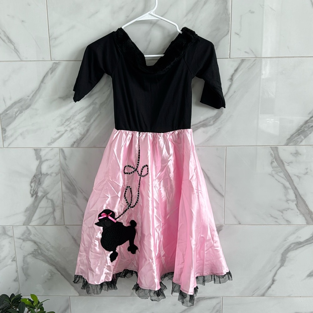Girls 50s Dress with Poodle Halloween Costume
Size Medium (8-10) - Picture 1 of 8